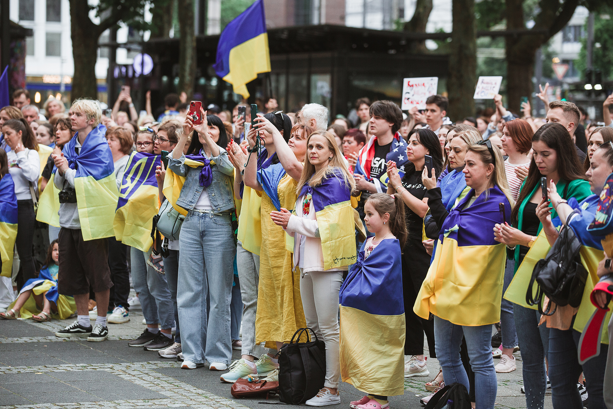 Громадянство без мови та іспитів: що змінить новий закон і чому його критикують